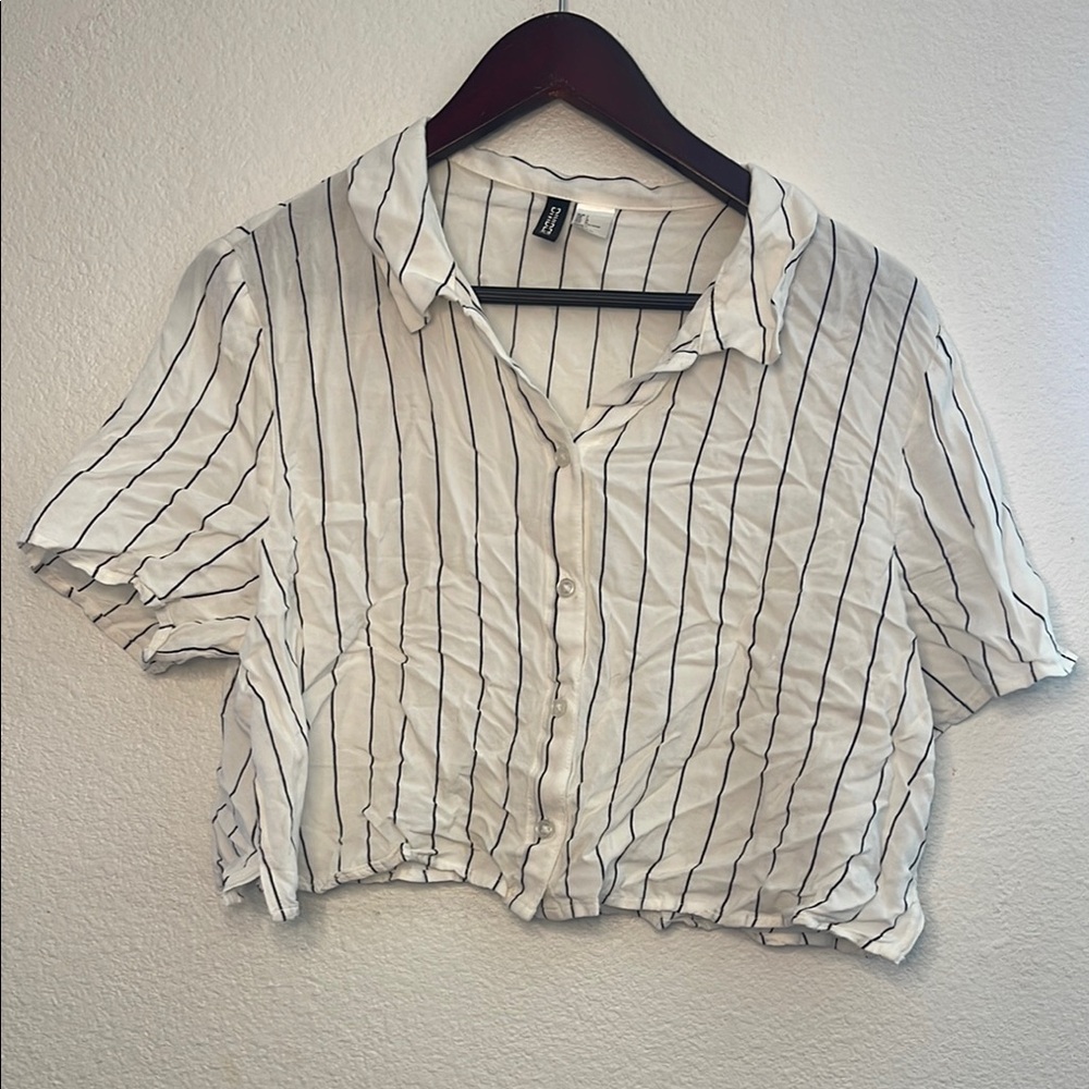 H&M White Black Cropped Button Down cropped blouse